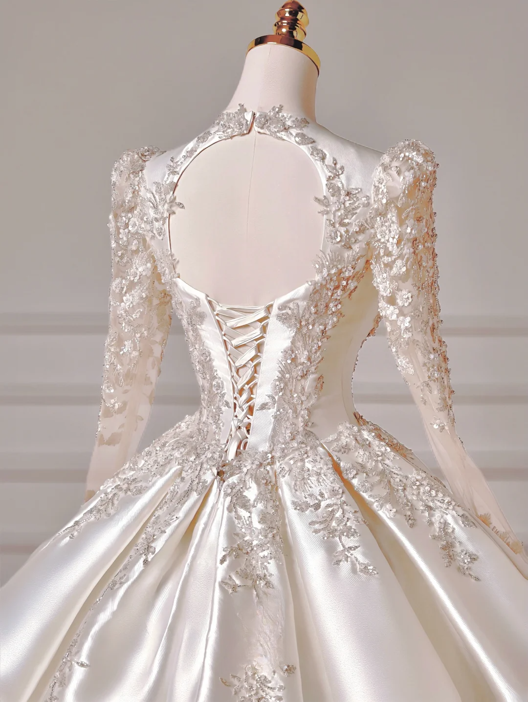 Princess Long Wedding Gowns Ball Gown V Neck Satin for Bride With Long Sleeves Beaded Bodice Bridal Dress AQ024