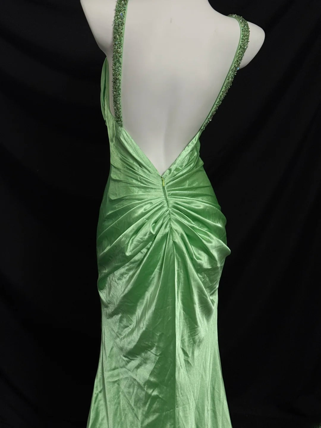 Modest Prom Dresses Mermaid V Neck Green Backless With Ruffles Satin Long Evening Formal Outfits RB3367