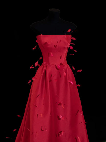 Ball Gowns Prom Dress Aesthetic Strapless Red Satin With Feather Style Impress Long Prom Dresses Party Formal Gowns SA027