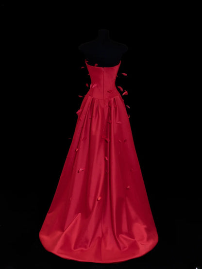 Ball Gowns Prom Dress Aesthetic Strapless Red Satin With Feather Style Impress Long Prom Dresses Party Formal Gowns SA027