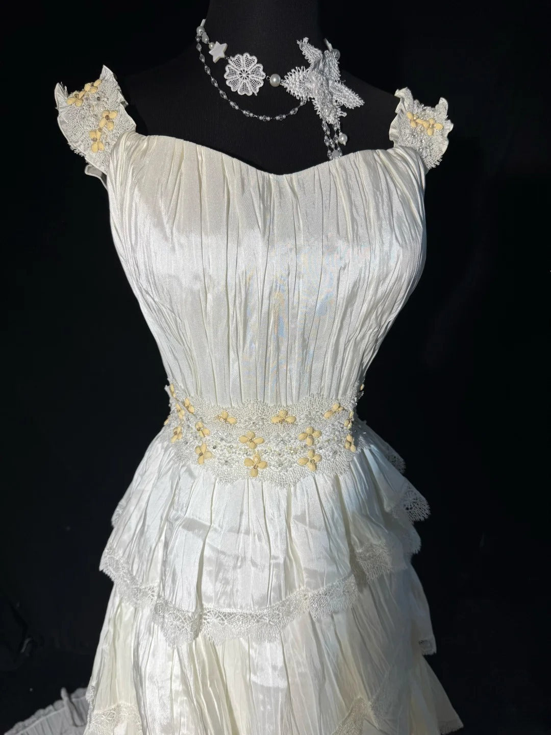 Timeless Women's A Line Strapless Sleeveless White Lace Tiered Satin Long Vintage Fitted 1920s Wedding Dresses AS031