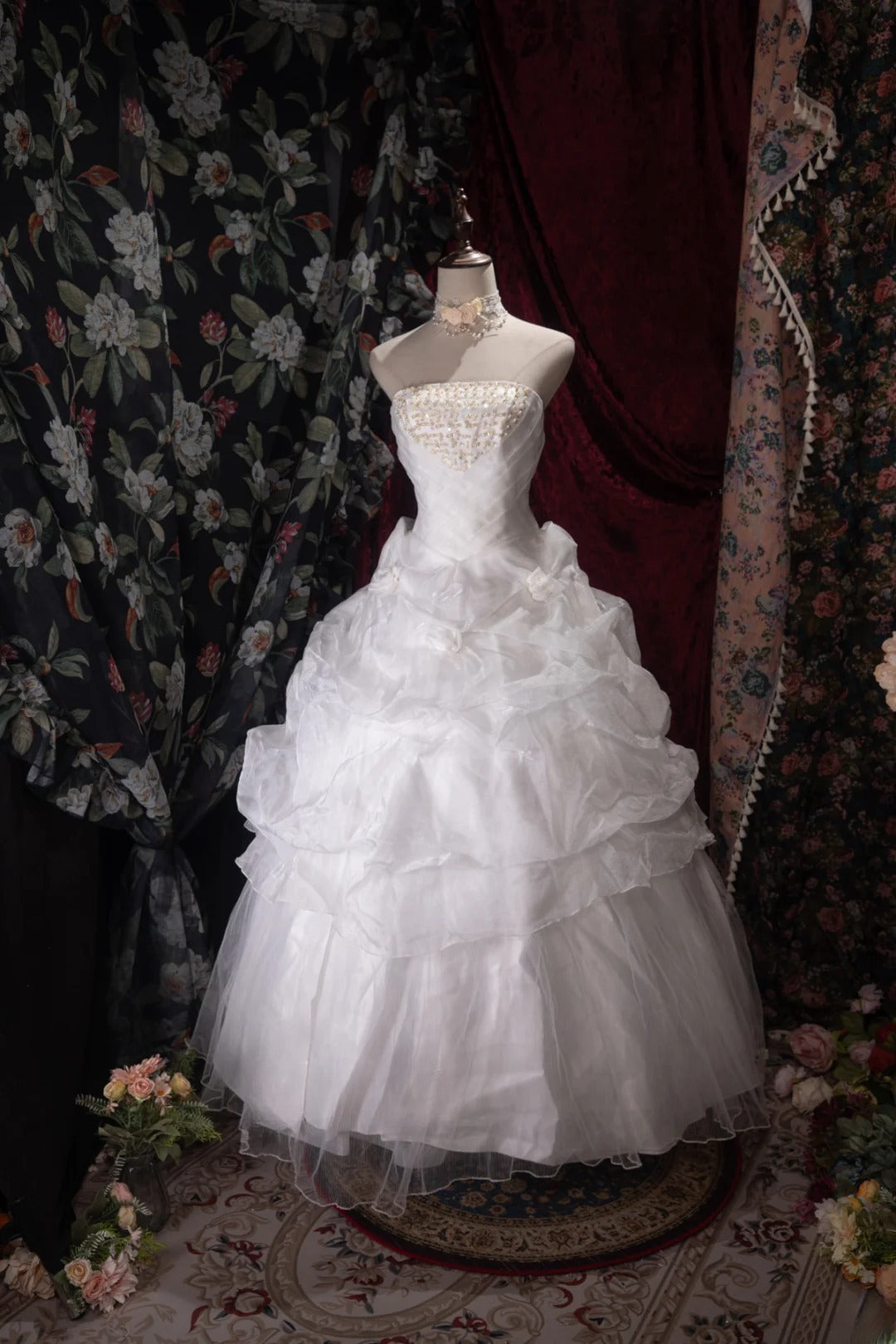 Sweet Ball Gown Strapless White Tulle With Gold Beading Long Quince Dress Quinceanera Dresses Formal Birthday Outfits RB8056