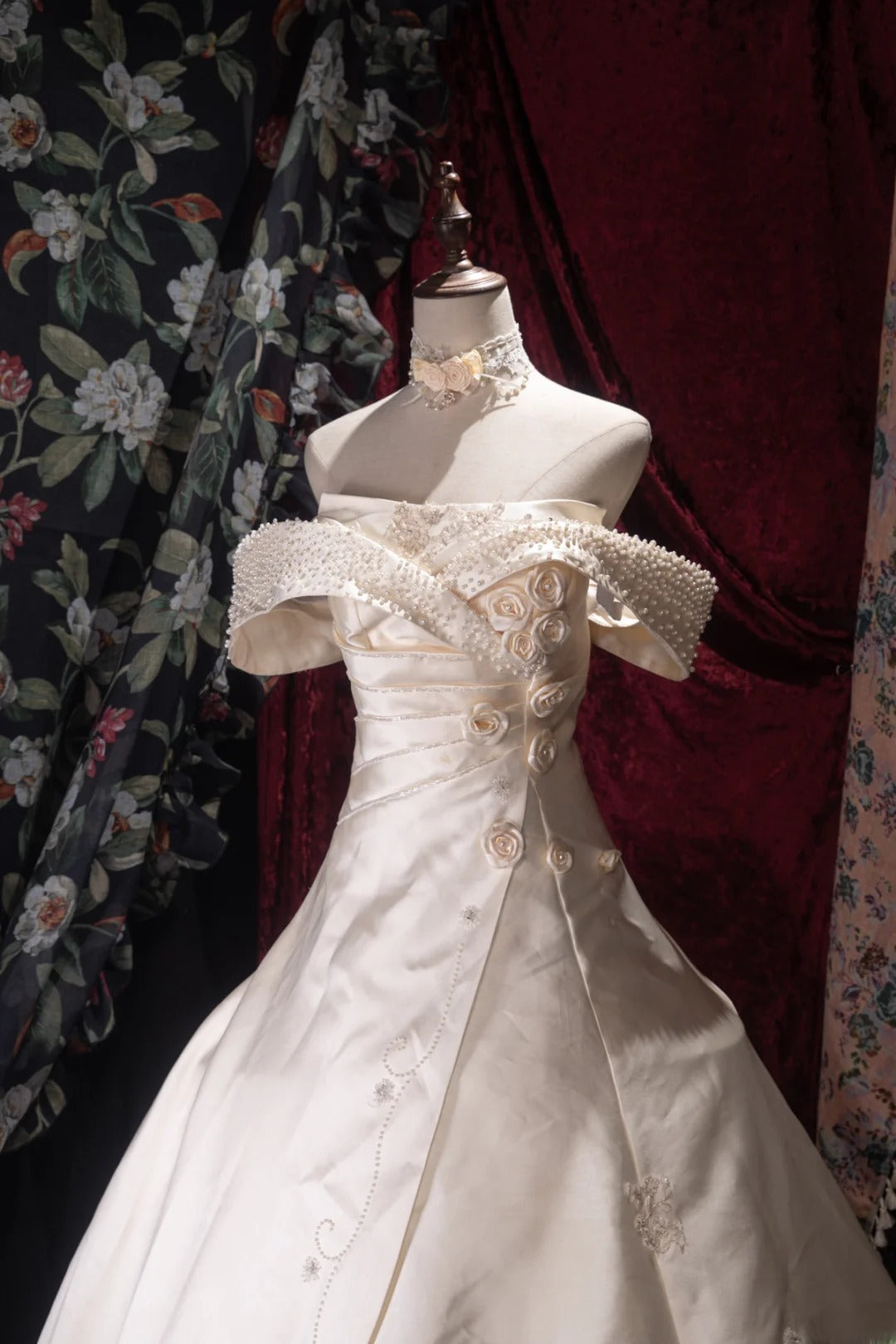 Vintage 80s Ball Gown Off The Shoulder Ivory Satin With Pearls Flowers Long Autumn Brides Gown Bridal Dress Wedding Dresses RB8061