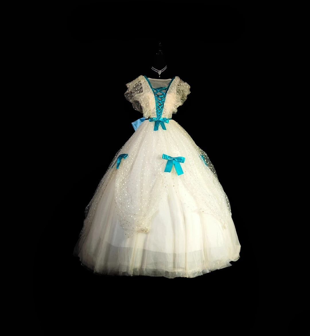 Modest Ball Gown V Neck White Tulle With Blue Bow Quinceañera Dress Moda 2000 Long 15 Quinceanera Dresses Ideas Sweet 16 Outfits RB6930