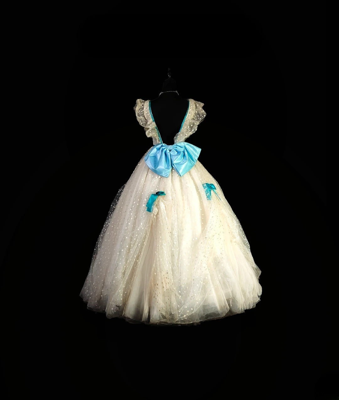 Modest Ball Gown V Neck White Tulle With Blue Bow Quinceañera Dress Moda 2000 Long 15 Quinceanera Dresses Ideas Sweet 16 Outfits RB6930