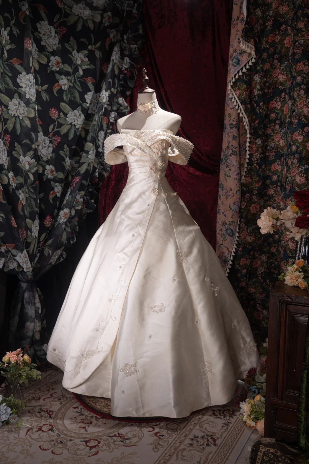 Vintage 80s Ball Gown Off The Shoulder Ivory Satin With Pearls Flowers Long Autumn Brides Gown Bridal Dress Wedding Dresses RB8061