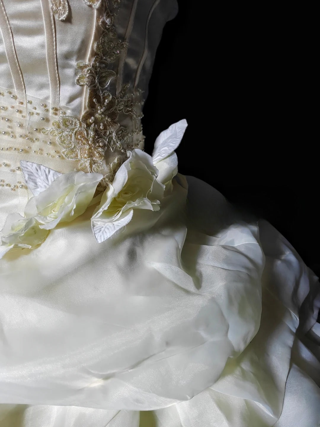 Charming Ball Gown Strapless Ivory Organza Quinceanera Dresses With Tiered For Sweet 15 Anos Celebration Birthday Formal Gown RB8818