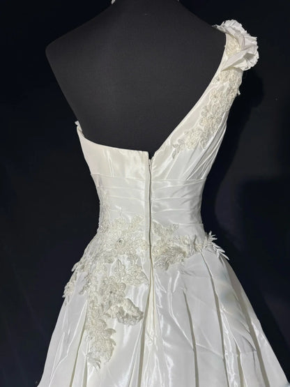 Women's Ball Gown One Shoulder Sleeveless White Lace Tiered Satin Long Vintage Fitted 70s Wedding Dresses AS039