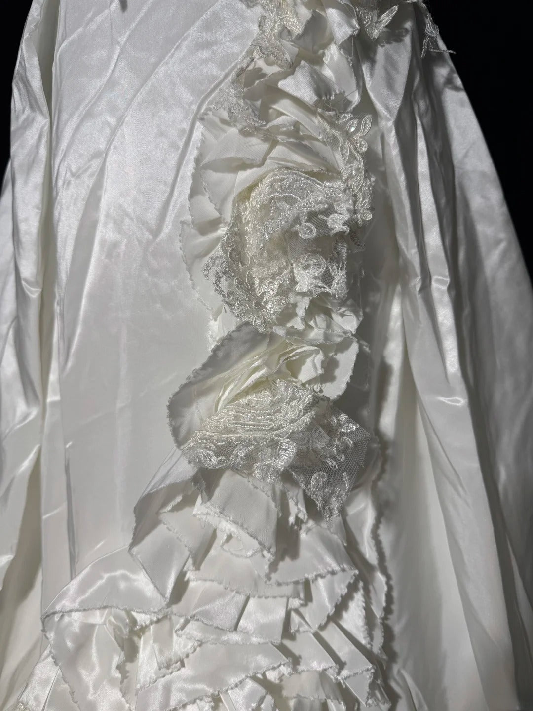 Women's Ball Gown One Shoulder Sleeveless White Lace Tiered Satin Long Vintage Fitted 70s Wedding Dresses AS039