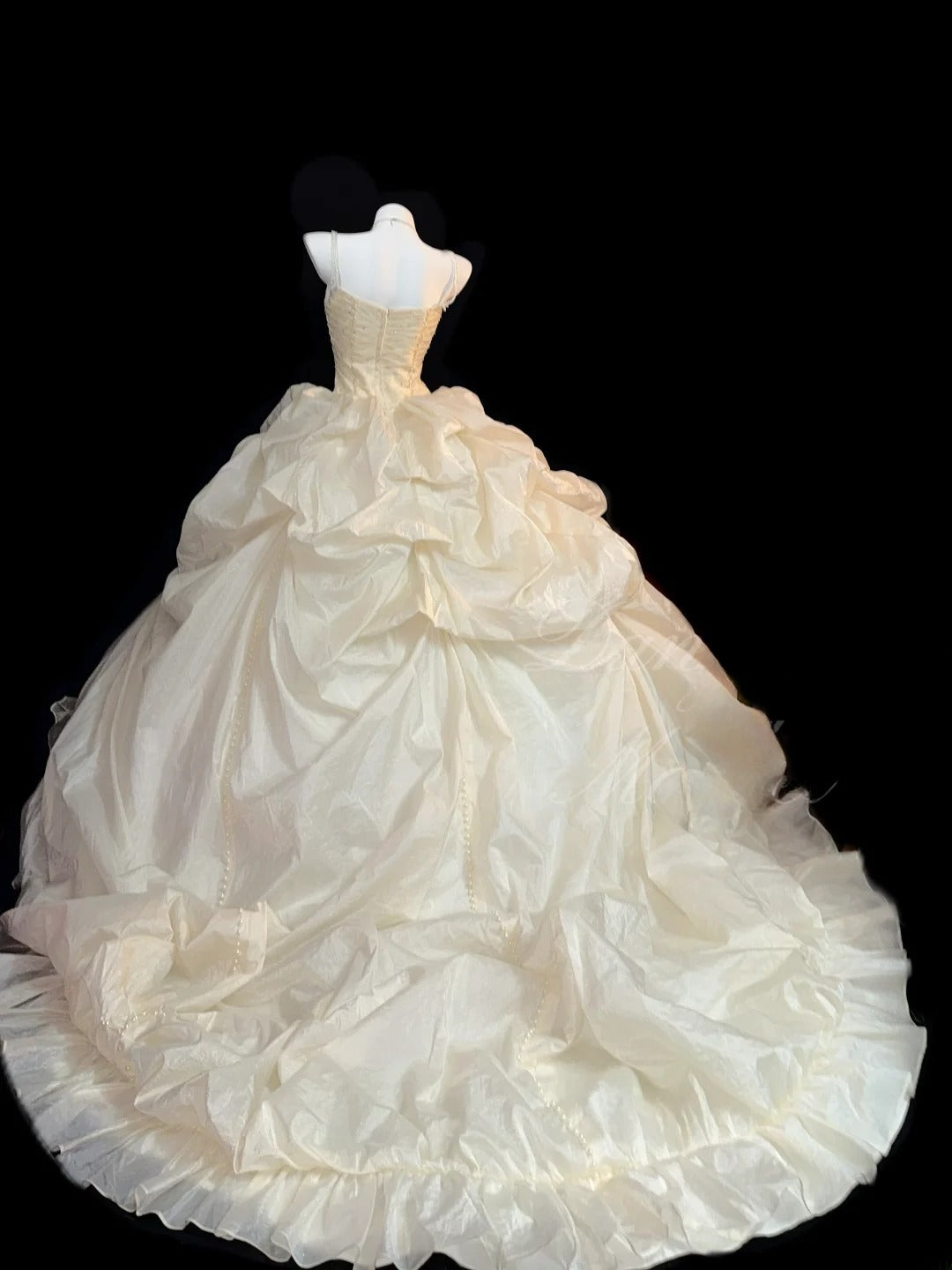 Classy Ball Gown Spaghetti Strap White With Ruffled Brides Gown Bridal Dress Long Poofy Wedding Dresses RB5774