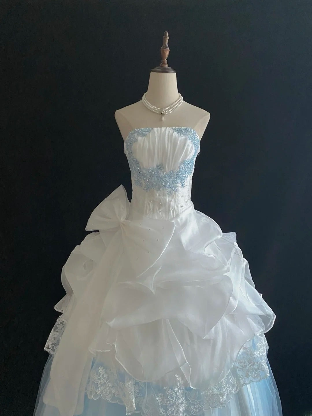 Sweet Ball Gown Strapless White And Blue With Lace Tulle Quince Dress Voluminous Sweet 16 Sweet Sixteen Outfits Vestido de RB7414