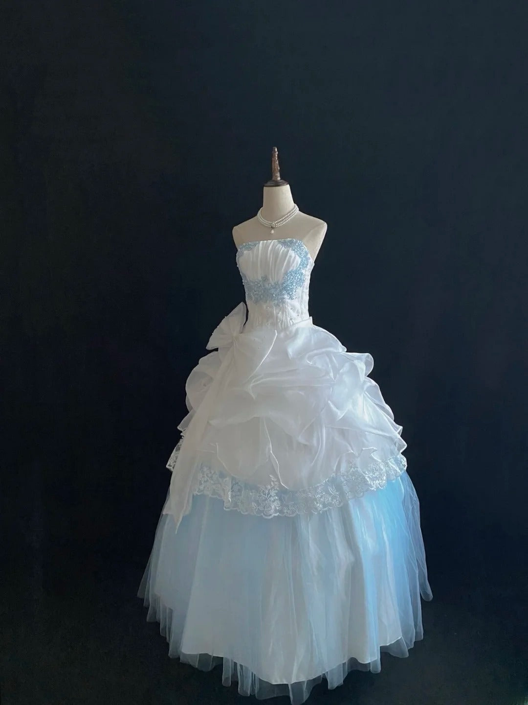 Sweet Ball Gown Strapless White And Blue With Lace Tulle Quince Dress Voluminous Sweet 16 Sweet Sixteen Outfits Vestido de RB7414
