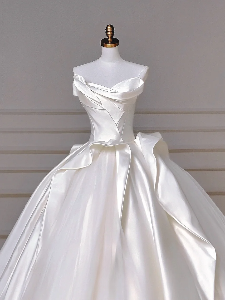 Timeless Wedding Dresses Ball Gown Strapless Satin Tulle Pleated Brides Dress Style For Brides With Pleated Corset Fitted Long Bridal Gowns AQ048