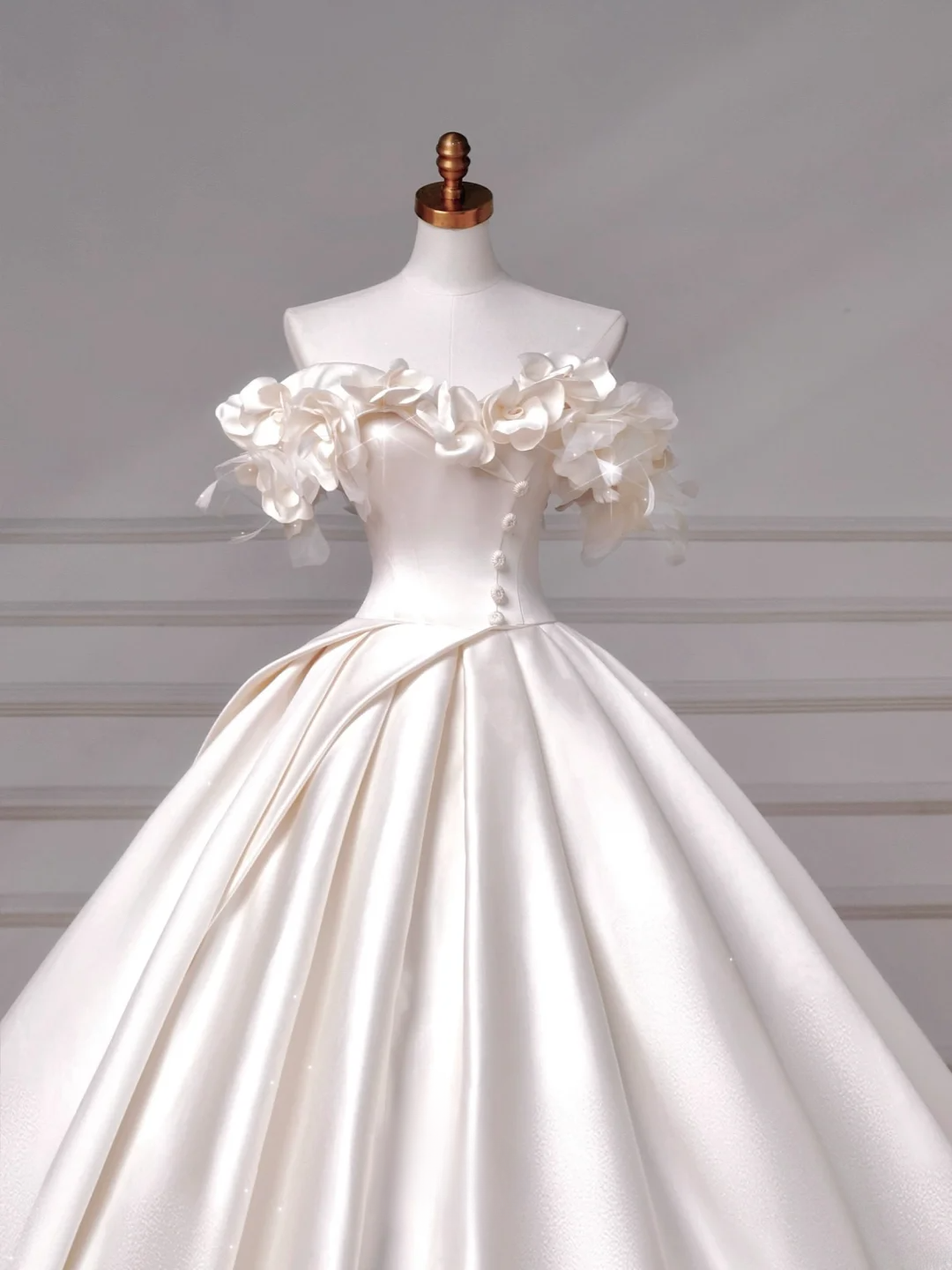 Timeless Wedding Dresses Ball Gown Off The Shoulder Satin Ruffles Brides Dress Style For Brides With Pleated Corset Fitted Long Bridal Gowns AQ050