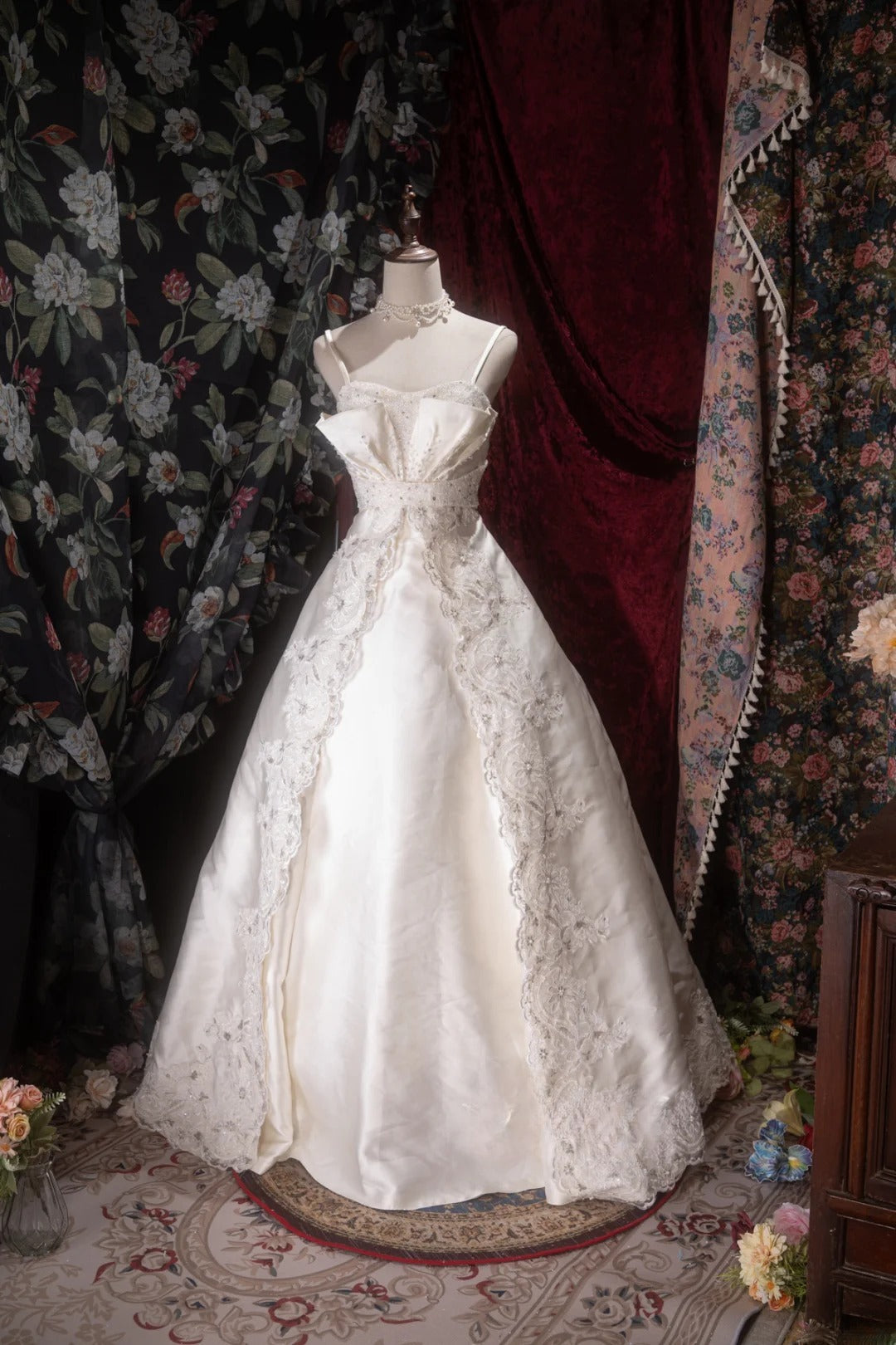 Beautiful Ball Gown Spaghetti Strap White Satin With Lace Long Autumn Brides Gown Bridal Dress Wedding Dresses RB8074