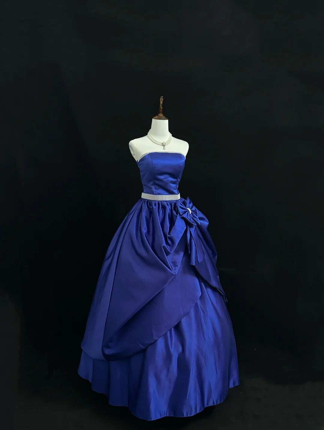 Modest Ball Gown Strapless Royal Blue Satin With Ruffled Quince Dress Voluminous Sweet 16 Sweet Sixteen Outfits Vestido de RB7422