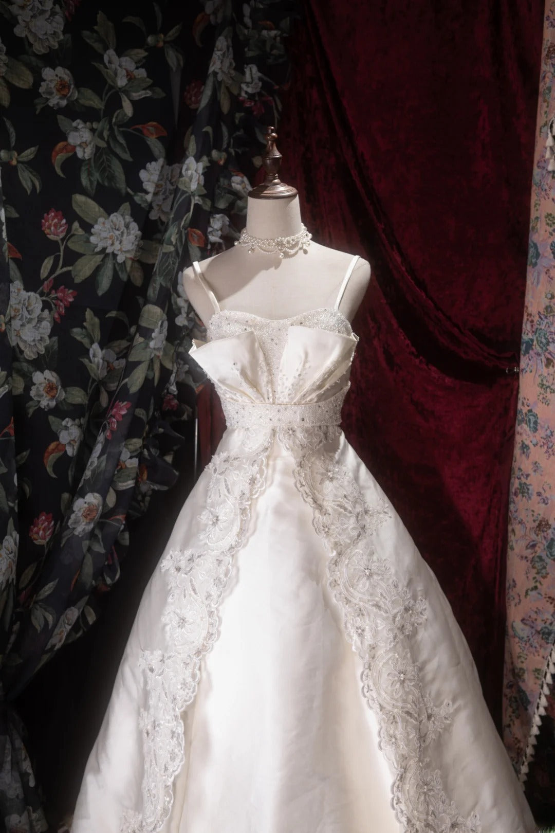 Beautiful Ball Gown Spaghetti Strap White Satin With Lace Long Autumn Brides Gown Bridal Dress Wedding Dresses RB8074