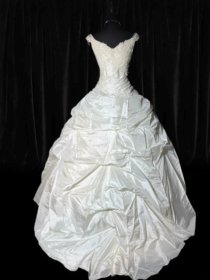 Vintage Long Wedding Gowns 1960s Dresses Ball Gown V Neck Style for Bride Tiered With Pleated Lace Train White Bridal Gown AS054