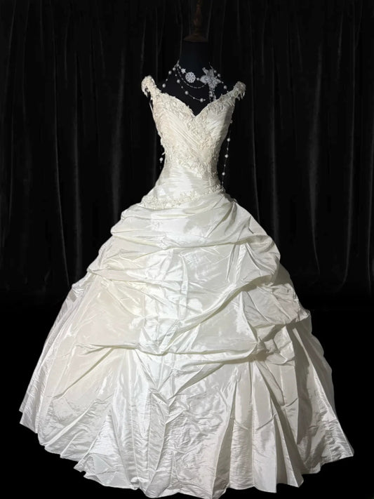 Vintage Long Wedding Gowns 1960s Dresses Ball Gown V Neck Style for Bride Tiered With Pleated Lace Train White Bridal Gown AS054