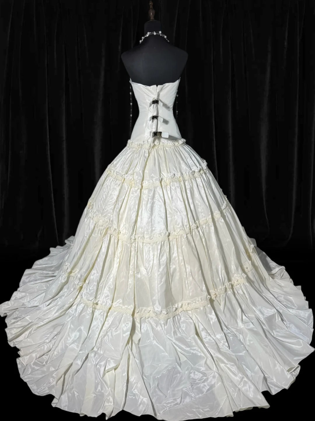 Vintage Long Wedding Gowns 1960s Dresses Ball Gown Strapless Style for Bride With Pleated Lace Train White Bridal Gown AS058