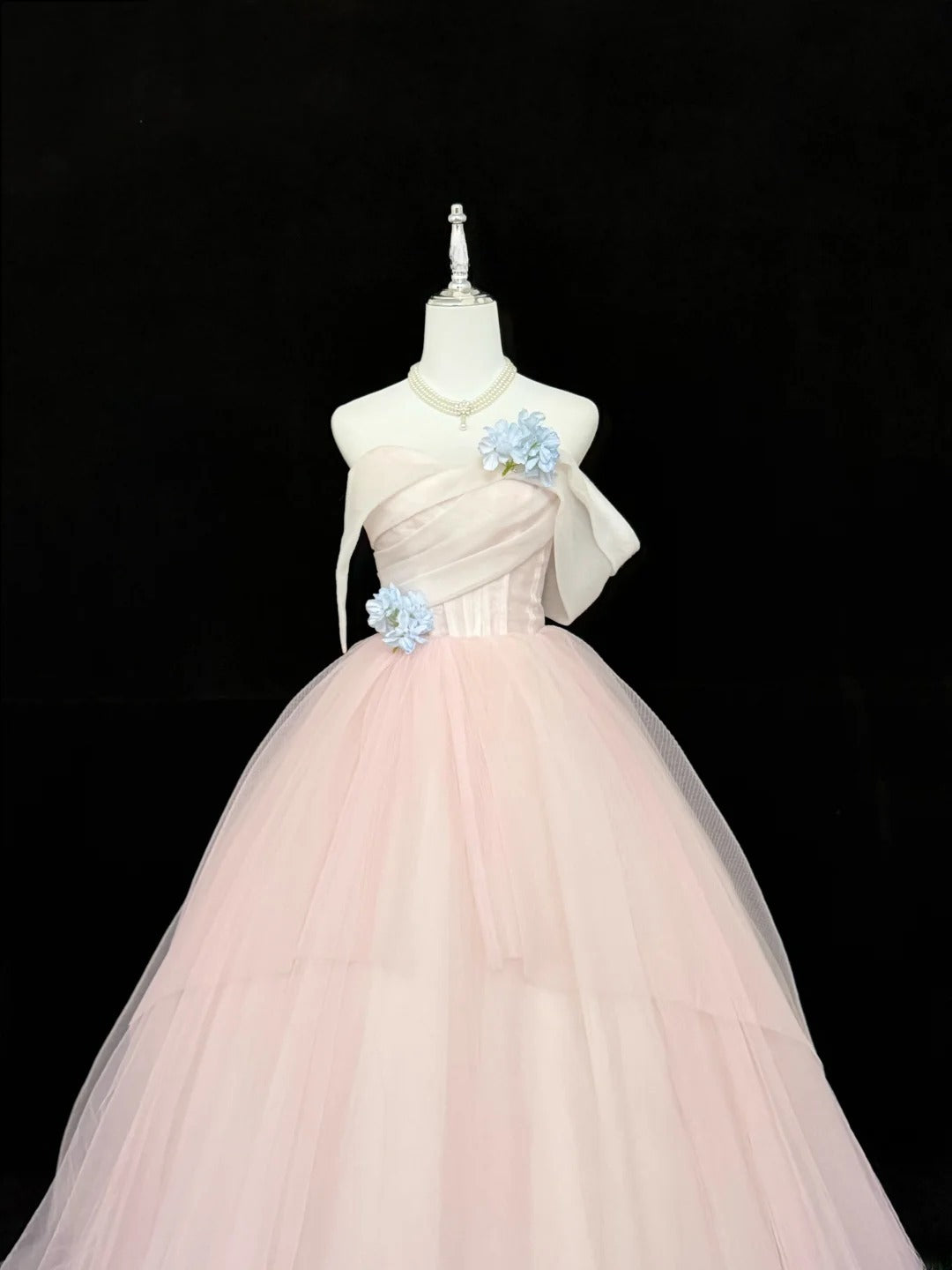 Modest Ball Gown Strapless Blush Pink Tulle With Blue Flowers Quince Dress Voluminous Sweet 16 Sweet Sixteen Outfits Vestido de RB7430