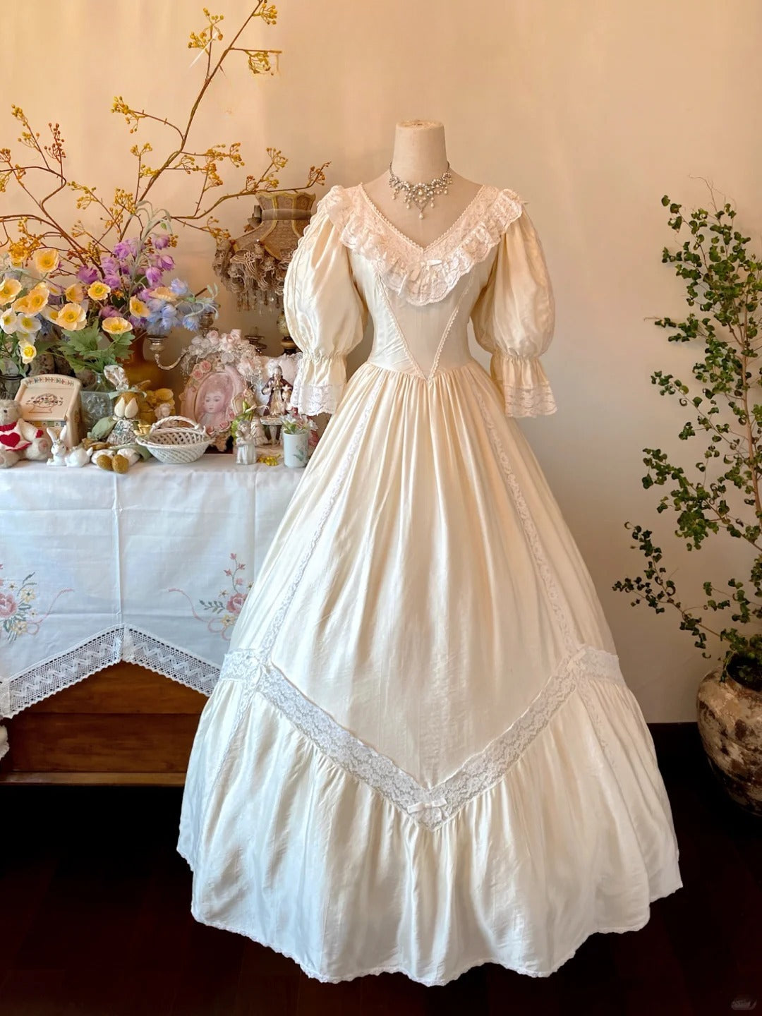 Wedding Dresses Elegant Ball Gown V Neck Ivory Lace Bridal Gown Floor Length for Wedding Ceremony RB9047