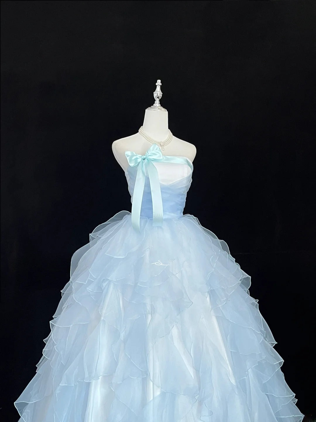 Stunning Ball Gown Strapless Blue Tulle With Tiered Layers Quince Dress Voluminous Sweet 16 Sweet Sixteen Outfits Vestido de RB7431