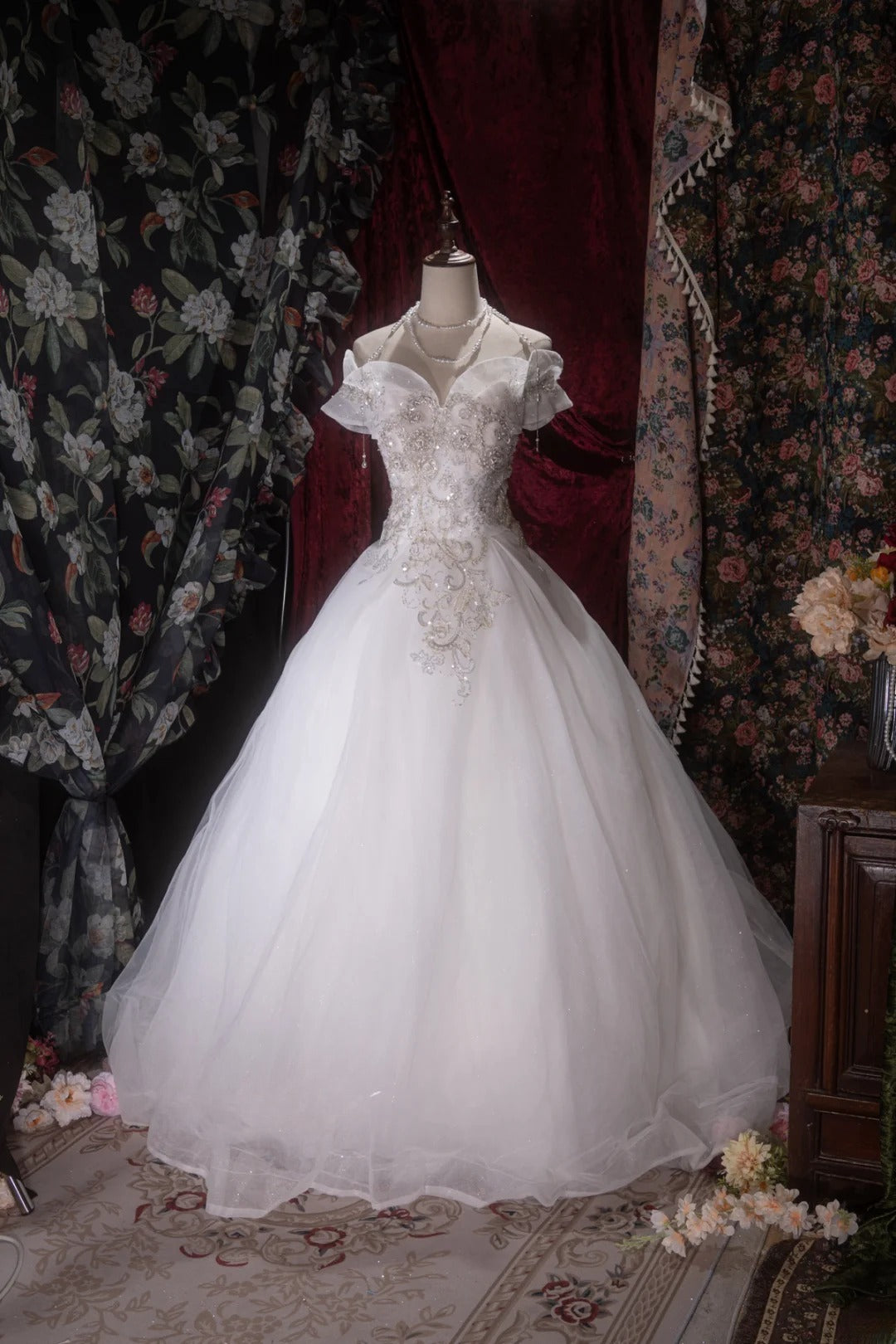 Beautiful Ball Gown Off The Shoulder White Tulle With Lace Long Autumn Brides Gown Bridal Dress Wedding Dresses RB8083