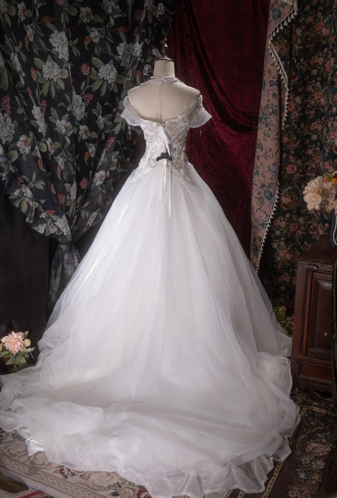 Beautiful Ball Gown Off The Shoulder White Tulle With Lace Long Autumn Brides Gown Bridal Dress Wedding Dresses RB8083
