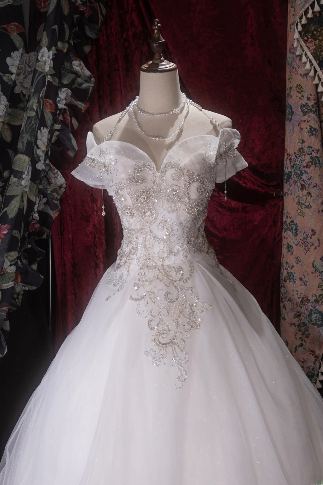 Beautiful Ball Gown Off The Shoulder White Tulle With Lace Long Autumn Brides Gown Bridal Dress Wedding Dresses RB8083