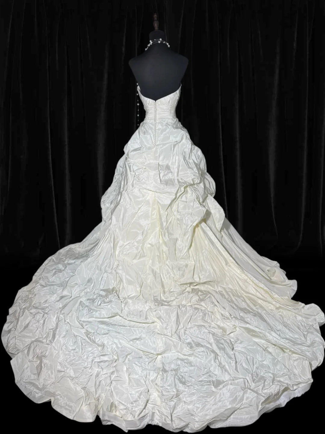 Vintage Long Wedding Gowns 1960s Dresses Princess Ball Gown Strapless Style for Bride With Pleated Ruffles Train White Bridal Dress AS061
