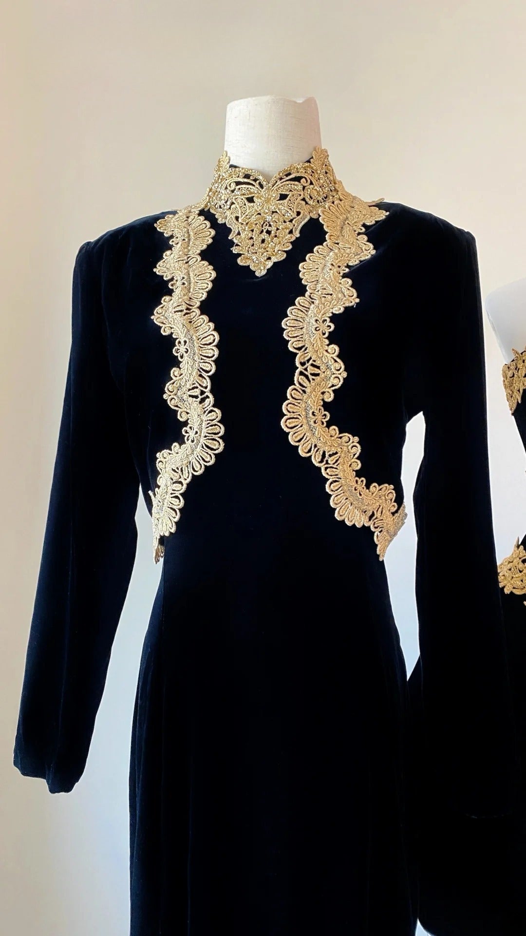 Mermaid Halter Black Prom Dress With Gold Lace Floor Length Formal Party Gown RB9047