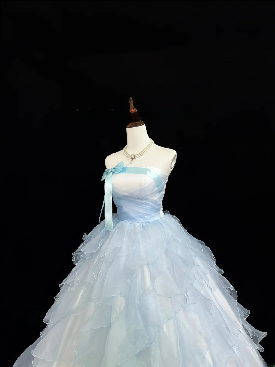 Stunning Ball Gown Strapless Blue Tulle With Tiered Layers Quince Dress Voluminous Sweet 16 Sweet Sixteen Outfits Vestido de 15 RB7441