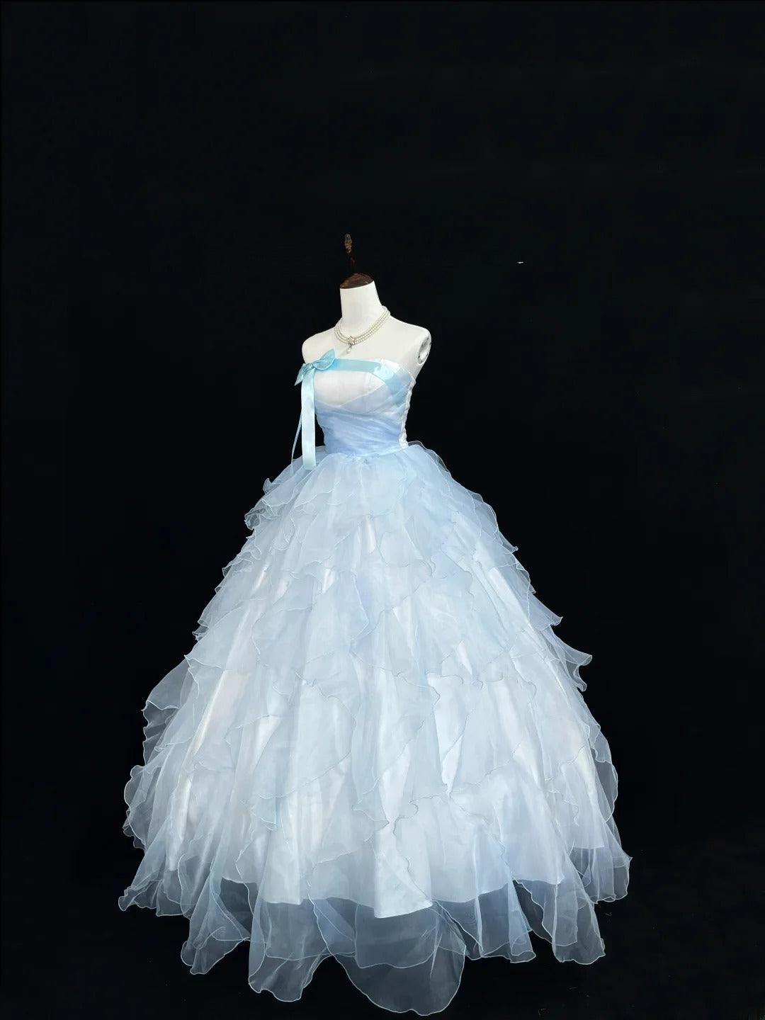 Stunning Ball Gown Strapless Blue Tulle With Tiered Layers Quince Dress Voluminous Sweet 16 Sweet Sixteen Outfits Vestido de 15 RB7441