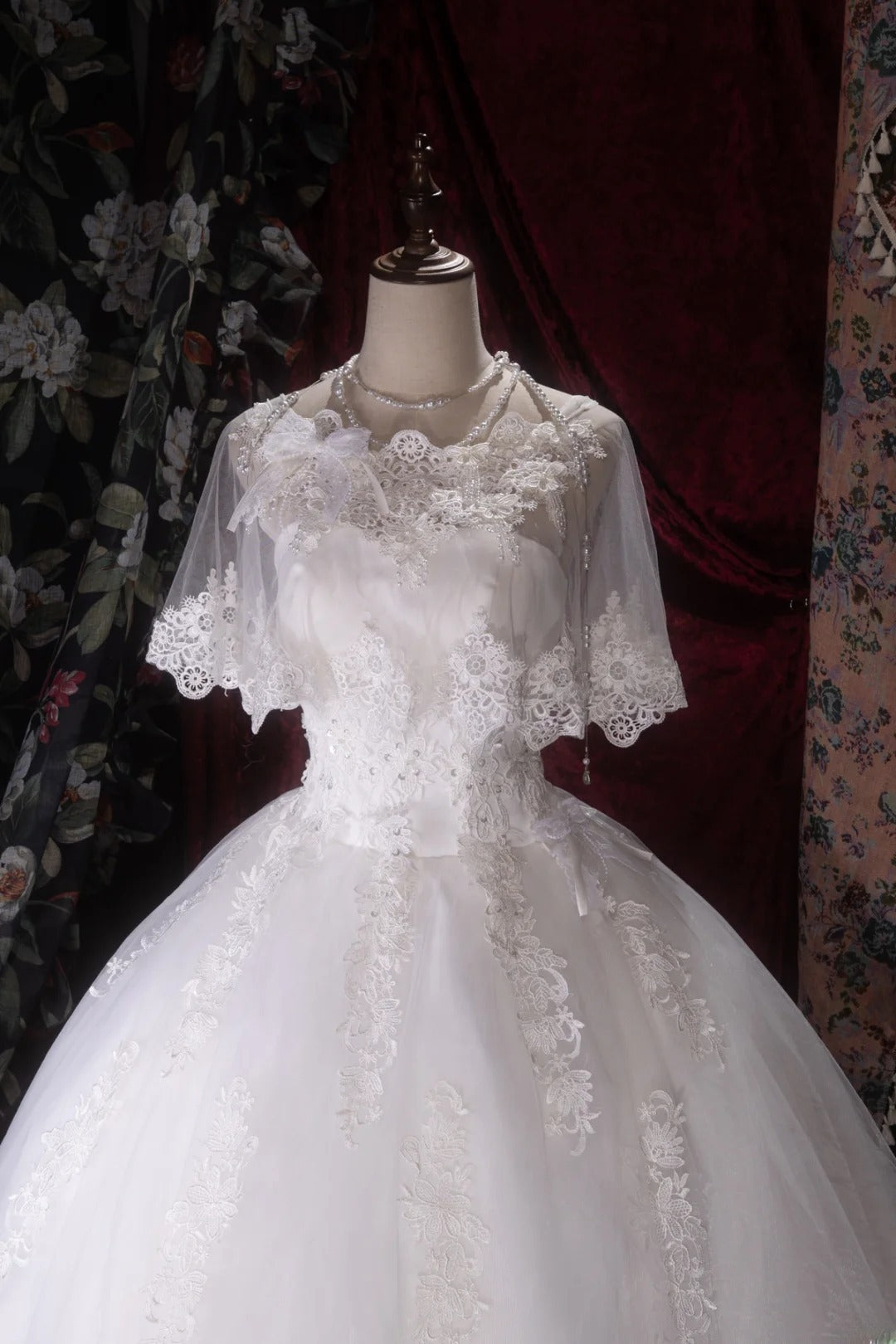 Beautiful Ball Gown Sweetheart White Tulle With Lace Cape Long Autumn Brides Gown Bridal Dress Wedding Dresses RB8092