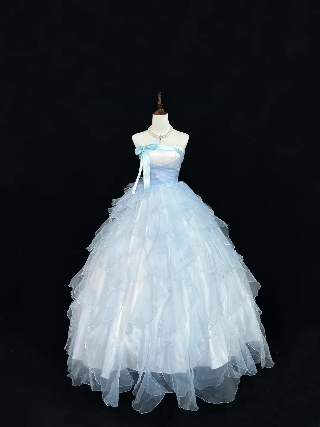 Stunning Ball Gown Strapless Blue Tulle With Tiered Layers Quince Dress Voluminous Sweet 16 Sweet Sixteen Outfits Vestido de 15 RB7441