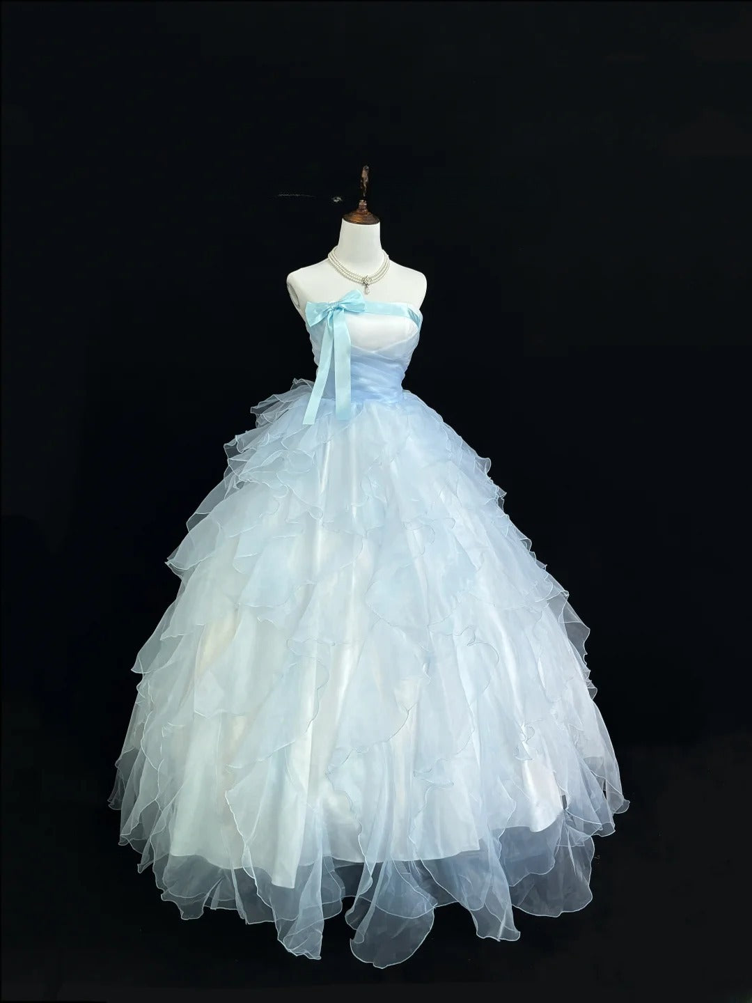 Stunning Ball Gown Strapless Blue Tulle With Tiered Layers Quince Dress Voluminous Sweet 16 Sweet Sixteen Outfits Vestido de 15 RB7441