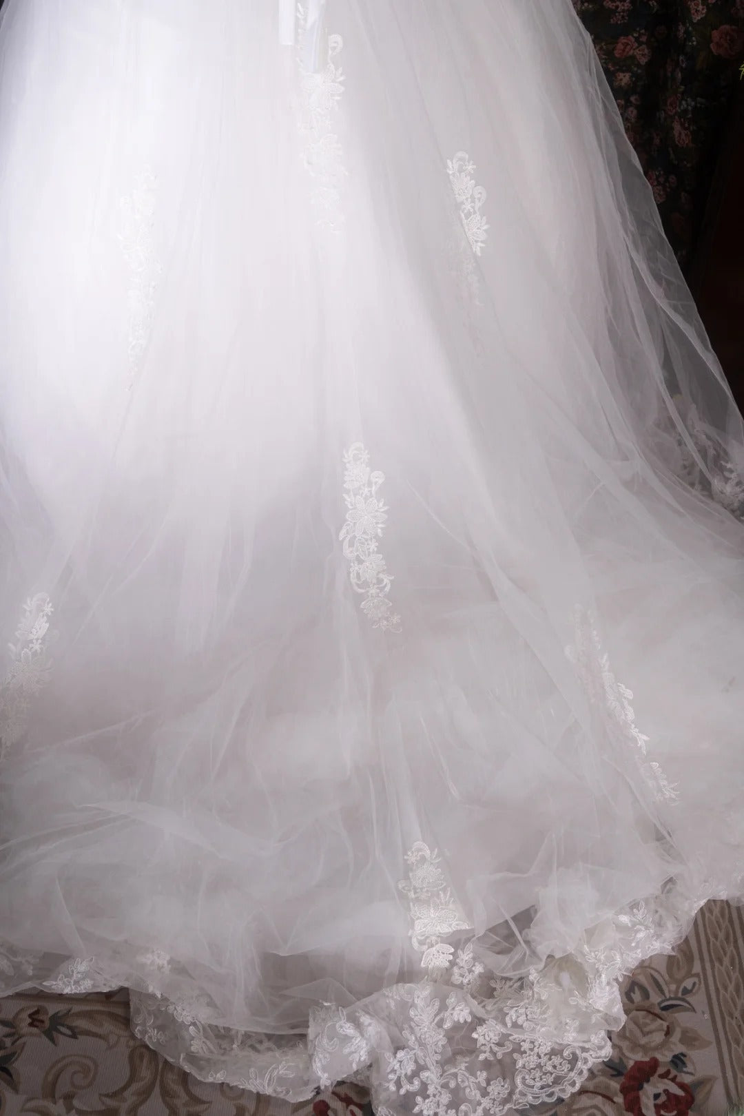 Beautiful Ball Gown Sweetheart White Tulle With Lace Cape Long Autumn Brides Gown Bridal Dress Wedding Dresses RB8092
