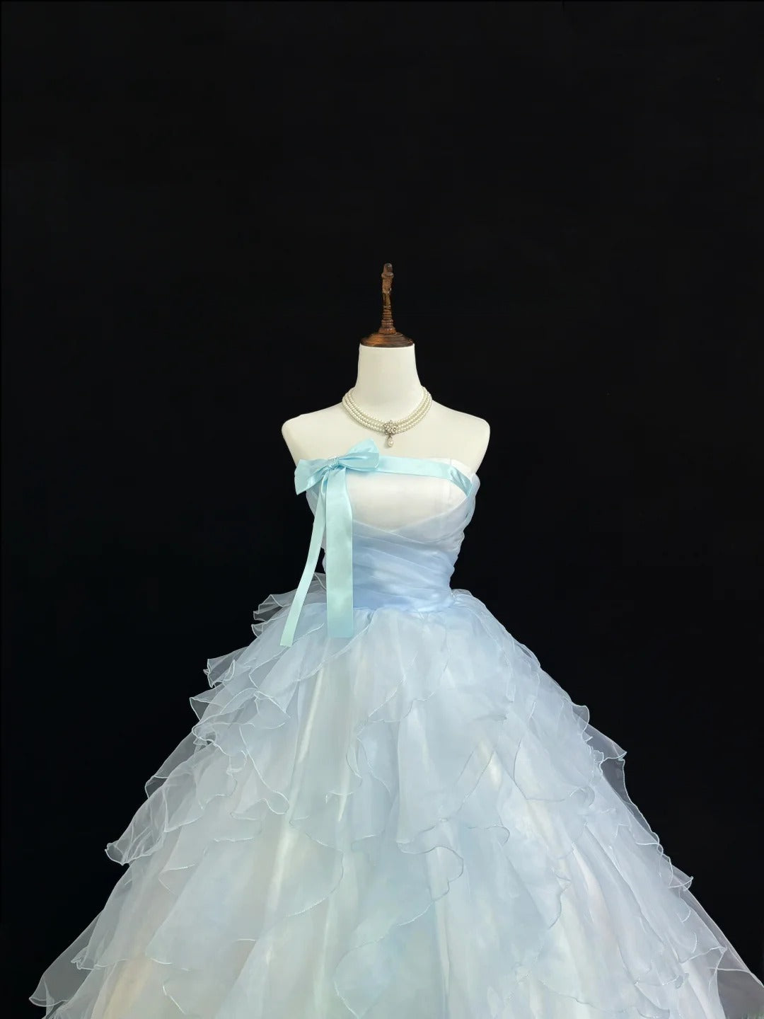 Stunning Ball Gown Strapless Blue Tulle With Tiered Layers Quince Dress Voluminous Sweet 16 Sweet Sixteen Outfits Vestido de 15 RB7441