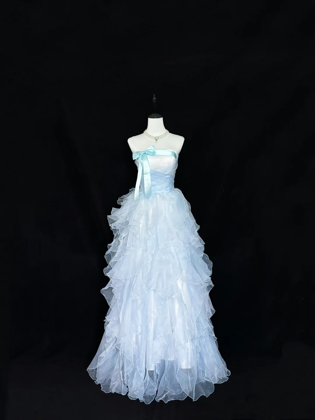 Stunning Ball Gown Strapless Blue Tulle With Tiered Layers Quince Dress Voluminous Sweet 16 Sweet Sixteen Outfits Vestido de 15 RB7441