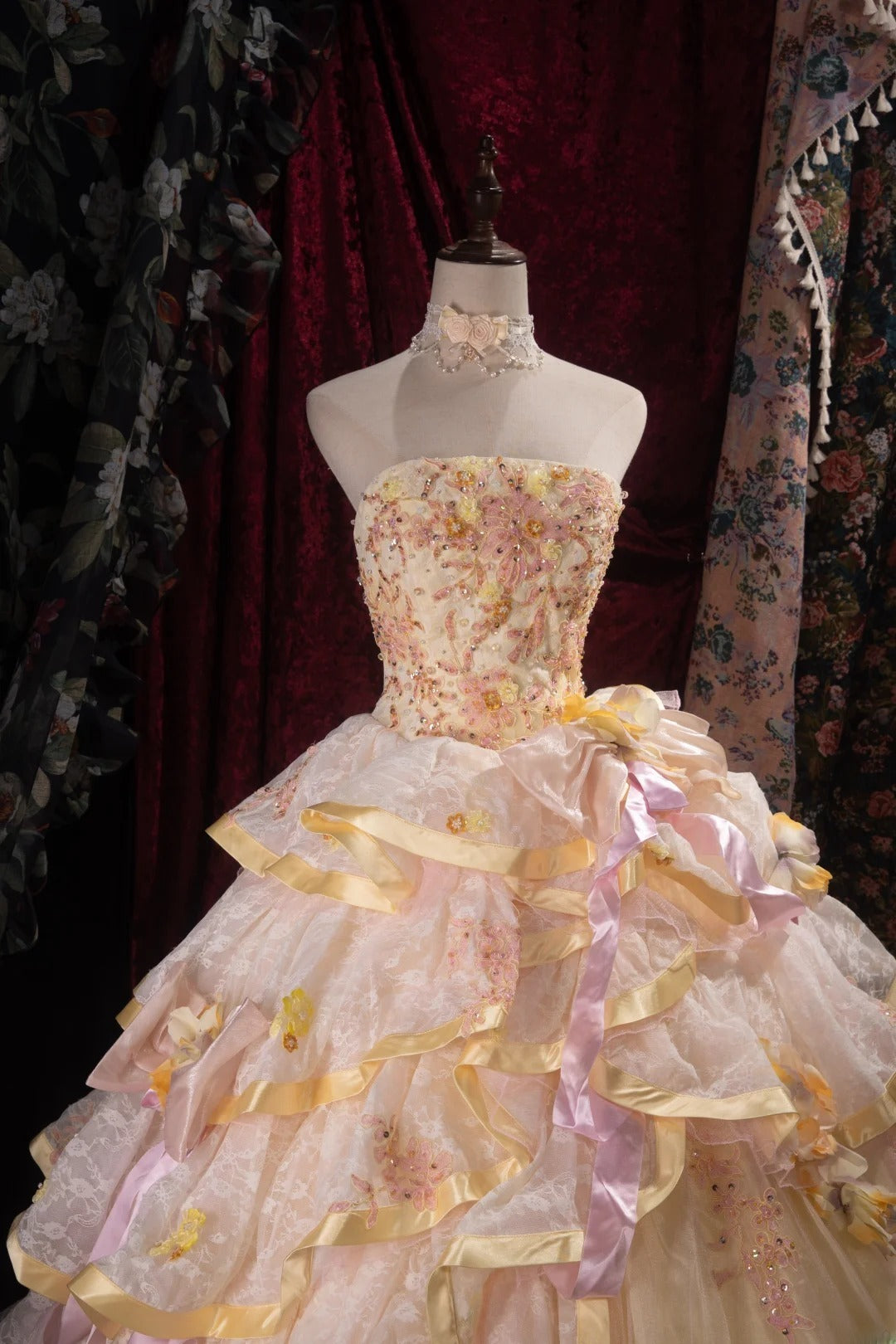 Elegant Ball Gown Strapless Yellow With Ruffled Tiered Flowers Long Quince Dress Quinceanera Dresses Formal Birthday Outfits RB8092