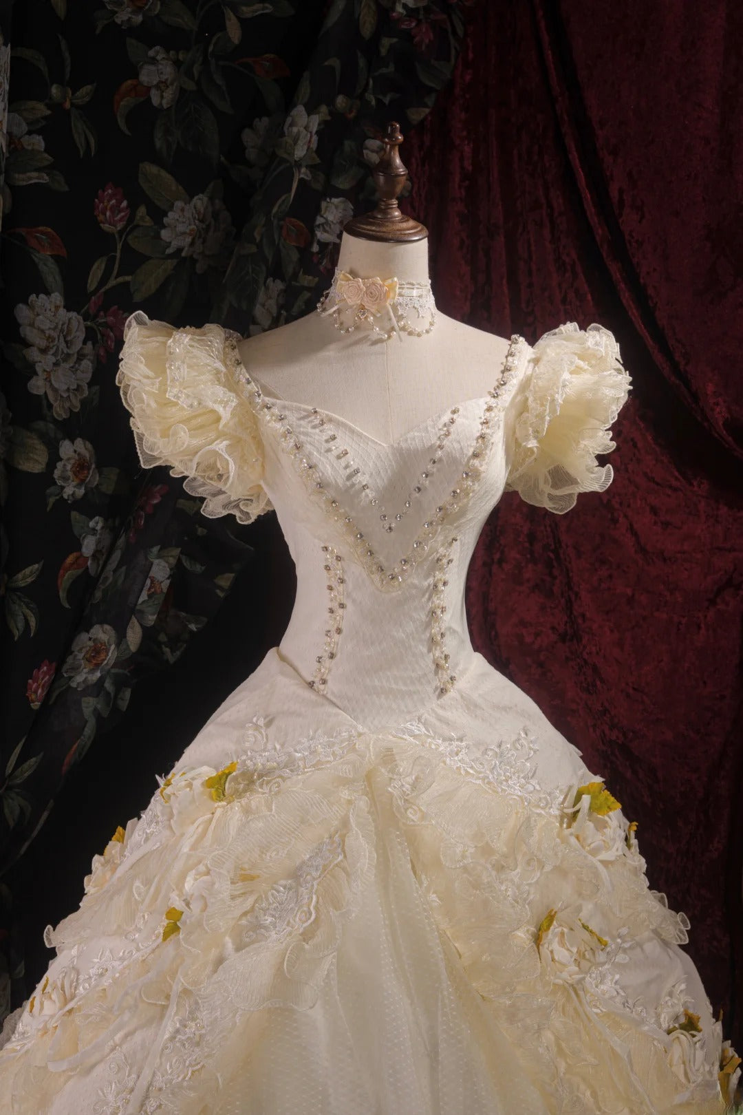 Vintage Ball Gown Sweetheart Light Yellow Tulle With Flowers Tulle Long Autumn Brides Gown Bridal Dress Wedding Dresses RB8095