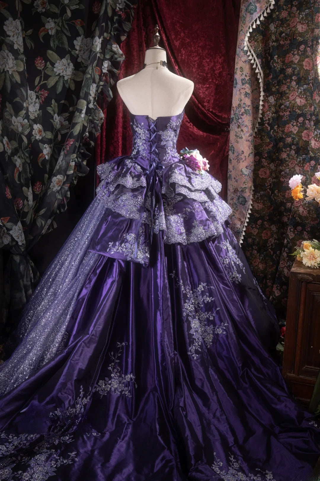 Elegant Ball Gown Strapless Purple Satin With Ruffled Tiered Long Quince Dress Quinceanera Dresses Formal Birthday Outfits RB8096