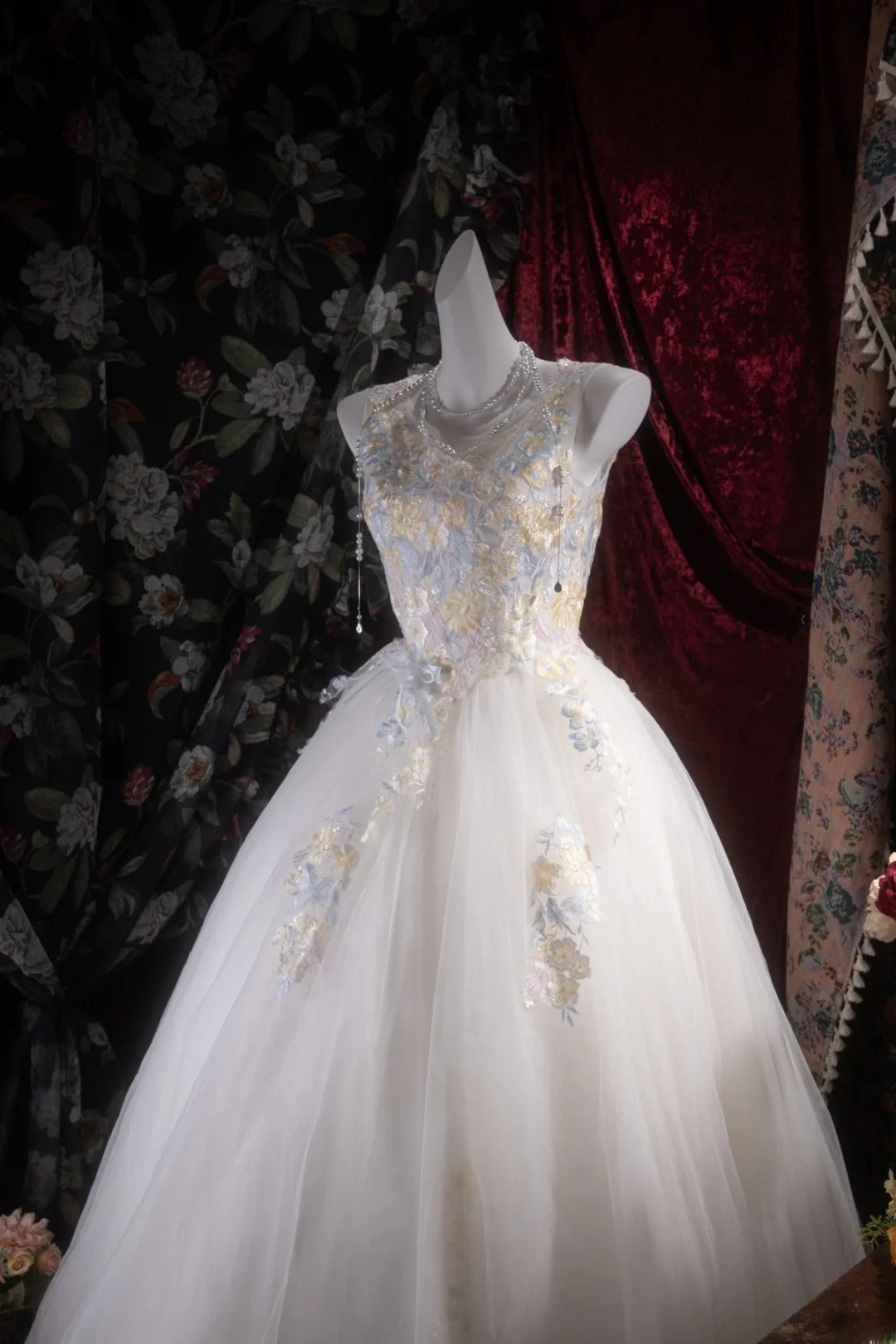 Pretty Ball Gown Scoop White Tulle With Appliqued Long Quince Dress Quinceanera Dresses Formal Birthday Outfits RB8097
