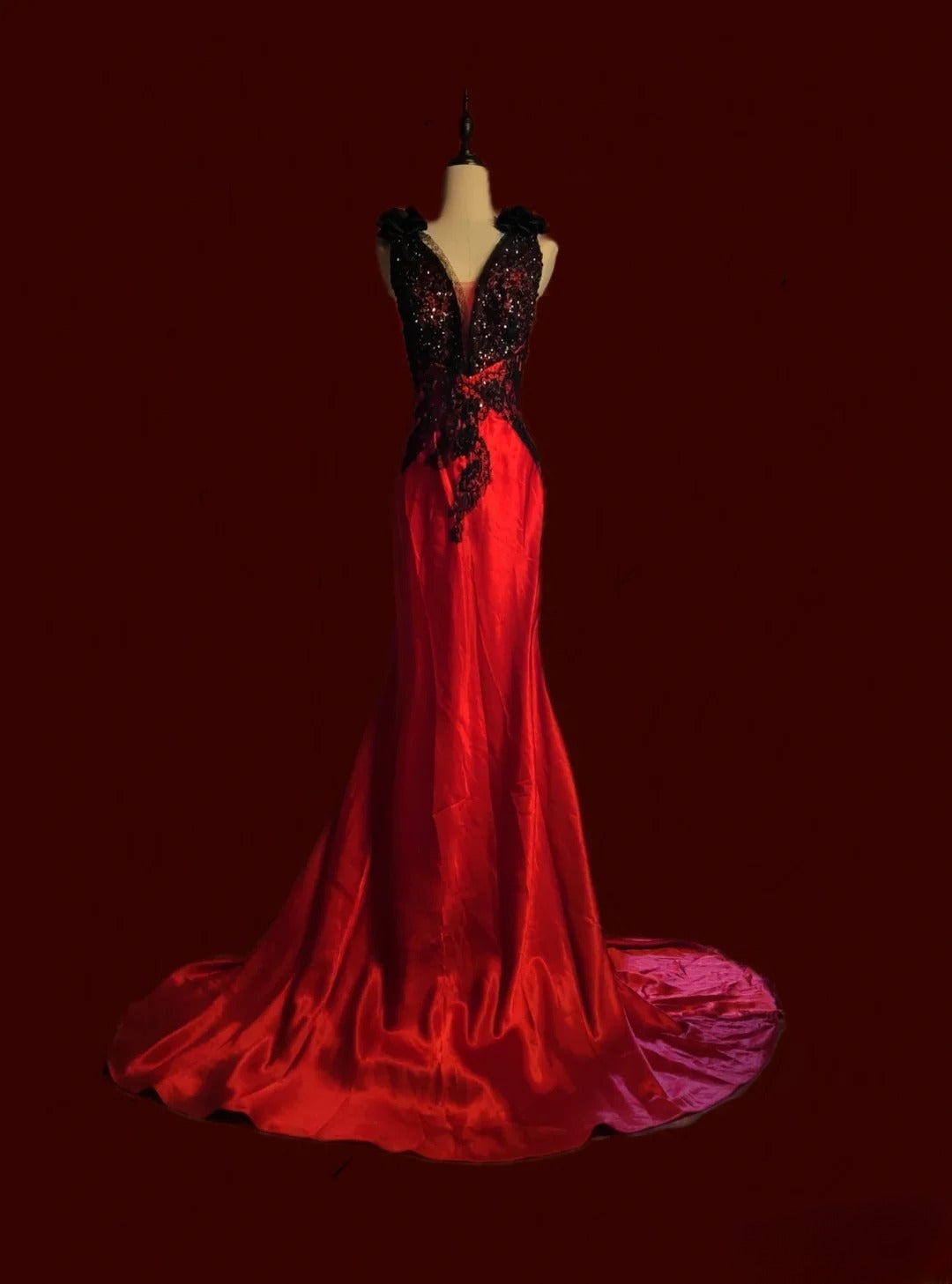 Modest Mermaid V Neck Red Satin Black Lace Sleeveless Long Evening Dresses Inspo Senior Night Dance Prom Dress AS082