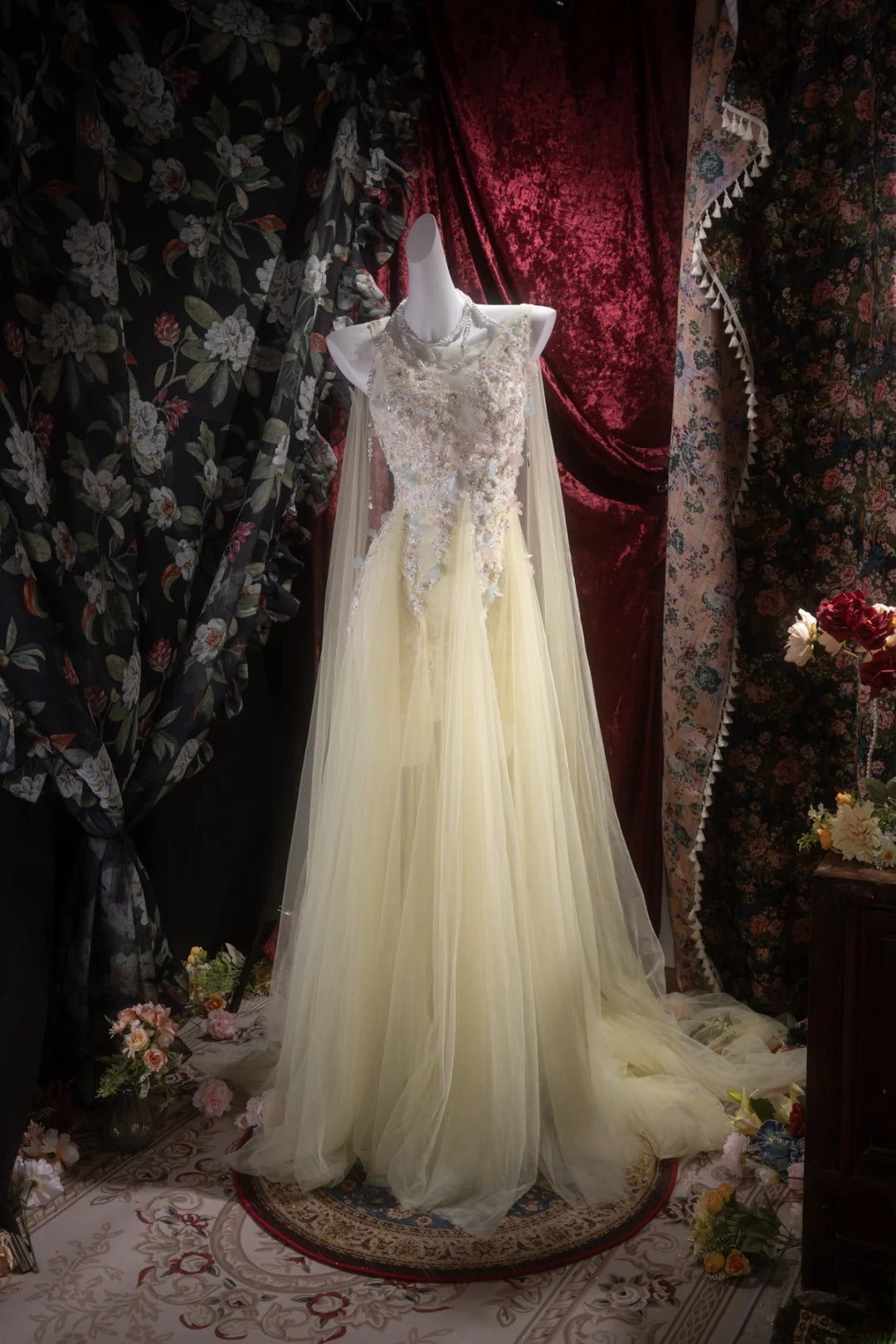 Elegant A Line Scoop Neck Yellow Tulle With Appliqued Cape Long Prom Dresses Formal Outfit Evening Night Dress RB8101
