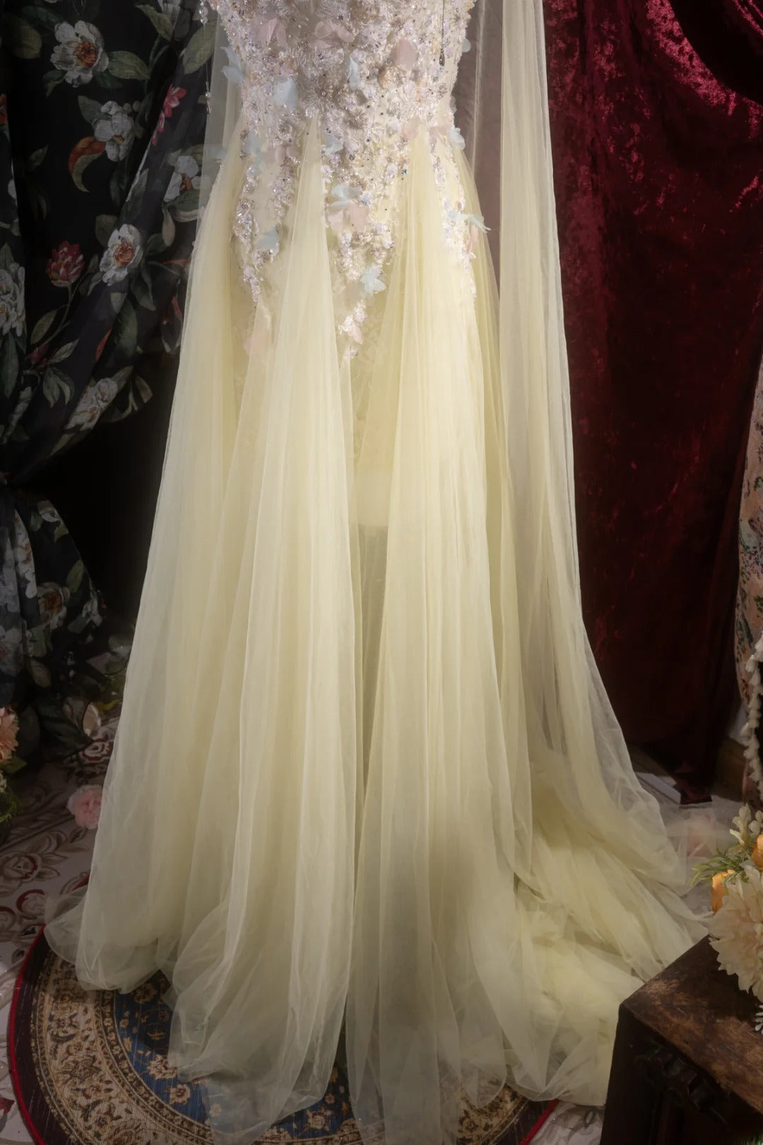 Elegant A Line Scoop Neck Yellow Tulle With Appliqued Cape Long Prom Dresses Formal Outfit Evening Night Dress RB8101