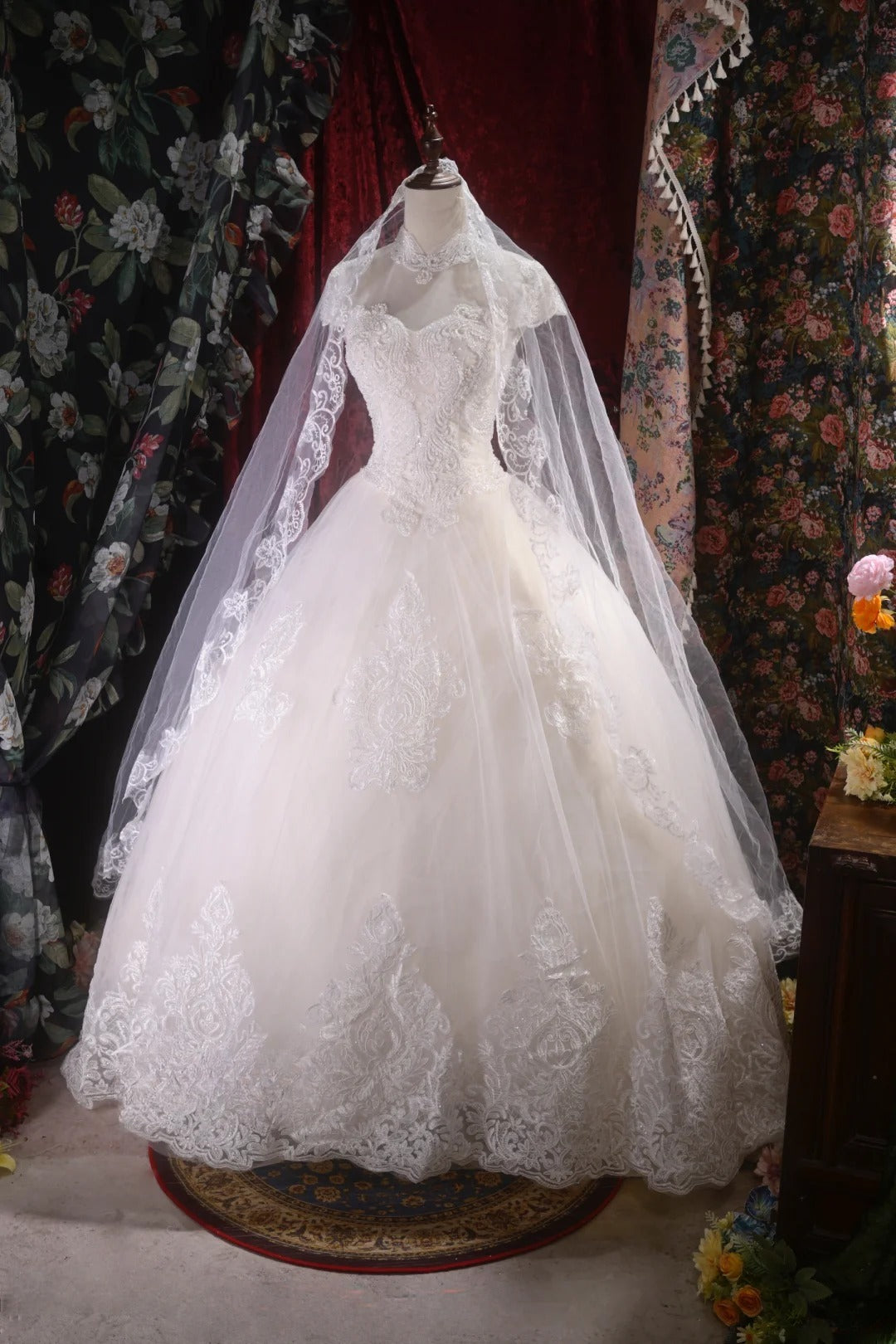 Vintage Ball Gown High Neck White Tulle With Appliqued Long Autumn Brides Gown Bridal Dress Wedding Dresses RB8106