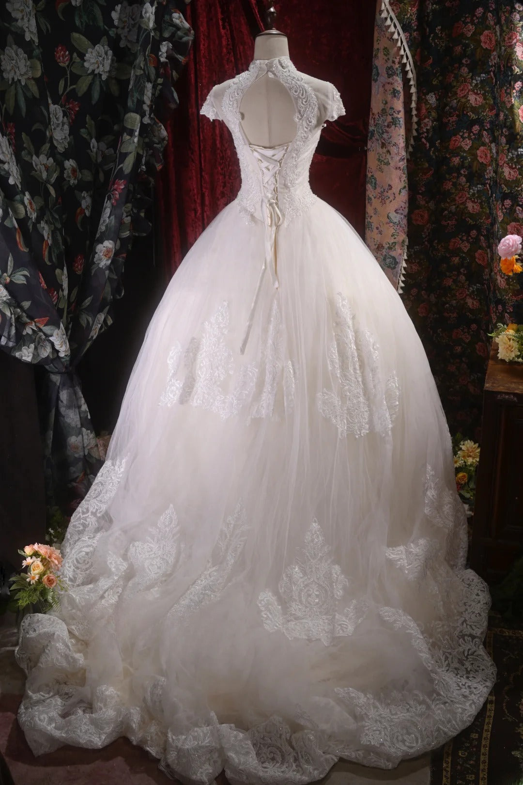 Vintage Ball Gown High Neck White Tulle With Appliqued Long Autumn Brides Gown Bridal Dress Wedding Dresses RB8106