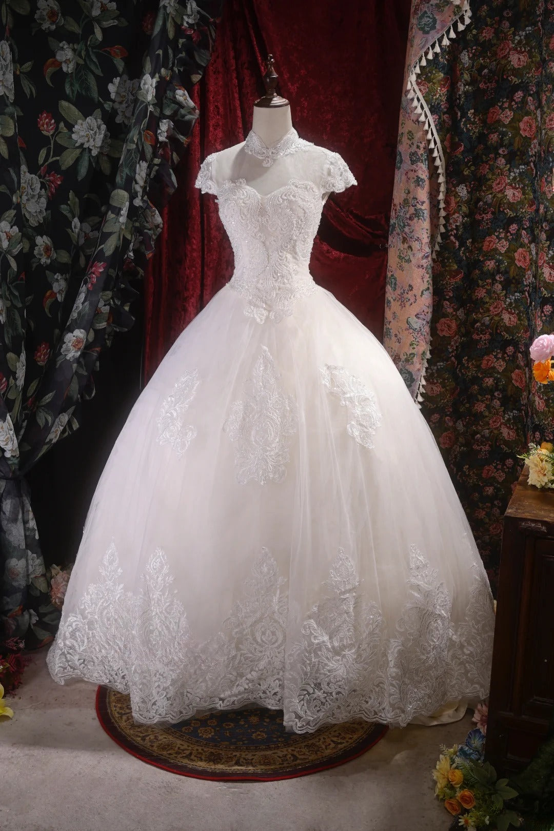 Vintage Ball Gown High Neck White Tulle With Appliqued Long Autumn Brides Gown Bridal Dress Wedding Dresses RB8106